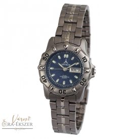   ASTRON 5015-2 női karóra, szürke színű titánium tok, titánium csat, kék számlap, keményített ásványüveg, quartz szerkezet, 100 m (10 ATM) vízállóság
