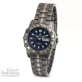   ASTRON 5015-2 női karóra, szürke színű titánium tok, titánium csat, kék számlap, keményített ásványüveg, quartz szerkezet, 100 m (10 ATM) vízállóság