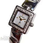 ASTRON 5113- női karóra, gyémánt köves ezüst színű fém tok, ezüst színű fémcsat, fehér számlap, keményített ásványüveg, quartz szerkezet, cseppmentes vízállóság