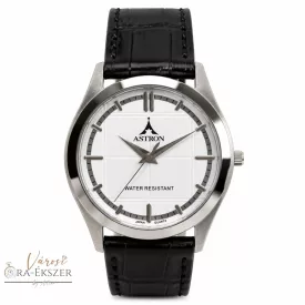   ASTRON 5766-7 férfi karóra, ezüst színű nemesacél tok, fekete bőrszíj, fehér színű számlap, keményített ásványüveg, quartz szerkezet, cseppmentes vízállóság