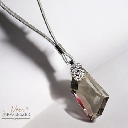 EZÜST SZÍNŰ BŐR NYAKLÁNC FEHÉR SZÍNŰ APRÓ SWAROVSKI KÖVES FÜST SZÍNŰ MEDÁLLAL
