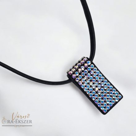FEKETE BŐR NYAKLÁNC AB SZÍNŰ SWAROVSKI KÖVES MEDÁLLAL