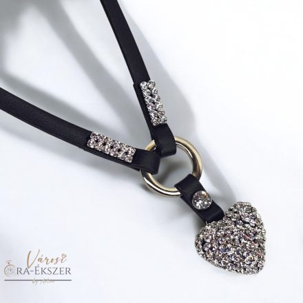FEKETE BŐR NYAKLÁNC FEHÉR SWAROVSKI KÖVES SZÍV ALAKÚ MEDÁLLAL