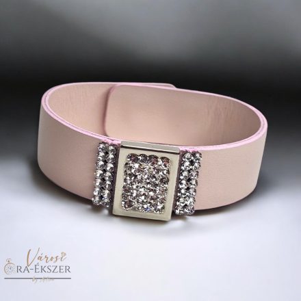 RÓZSASZÍN BŐR KARKÖTŐ FEHÉR SWAROVSKI KÖVEKKEL