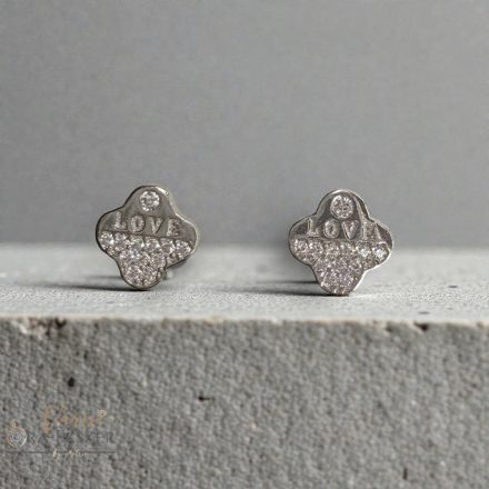 925 EZÜST FÜLBEVALÓ, BESZÚRÓS, LOVE FELIRATTAL