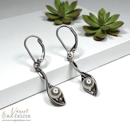 925 EZÜST FÜLBEVALÓ GYÖNGGYEL, LÓGÓS, RUGÓSZÁRAS