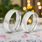 Nemesacél karikagyűrű férfiaknak – arany színű, fényes, 6 mm, klasszikus, gravírozható