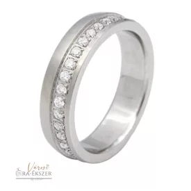   Női nemesacél karikagyűrű körbeköves – szögletes, matt, ezüst színű, 5 mm, gravírozható