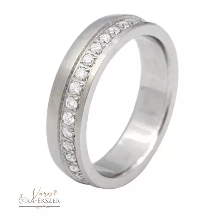 Női nemesacél karikagyűrű körbeköves – szögletes, matt, ezüst színű, 5 mm, gravírozható