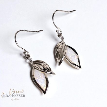 925 EZÜST FÜLBEVALÓ FEHÉR OPÁL KŐVEL, LÓGÓS, AKASZTÓS